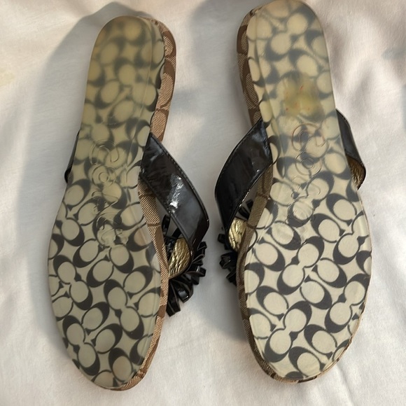 Coach Brown Patent Leather Thomg Sandal W/ Bow Size 7 1/2 - Picture 8 of 9